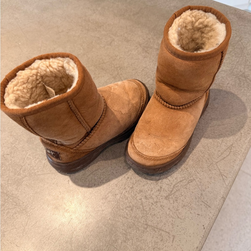 UGG Chestnut Short Suede Shearling Boots | Toddler Size 10